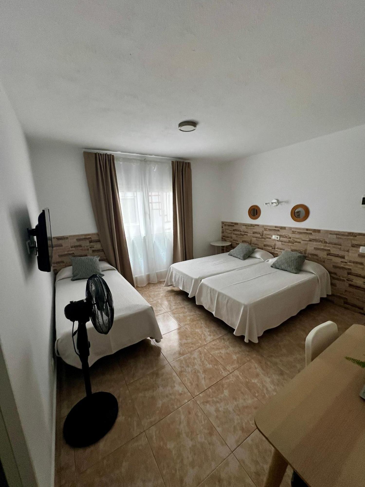 Hostal Residencia Cardona أرّاثيفي المظهر الخارجي الصورة