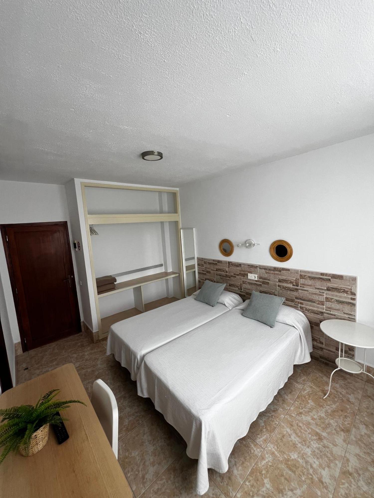 Hostal Residencia Cardona أرّاثيفي المظهر الخارجي الصورة