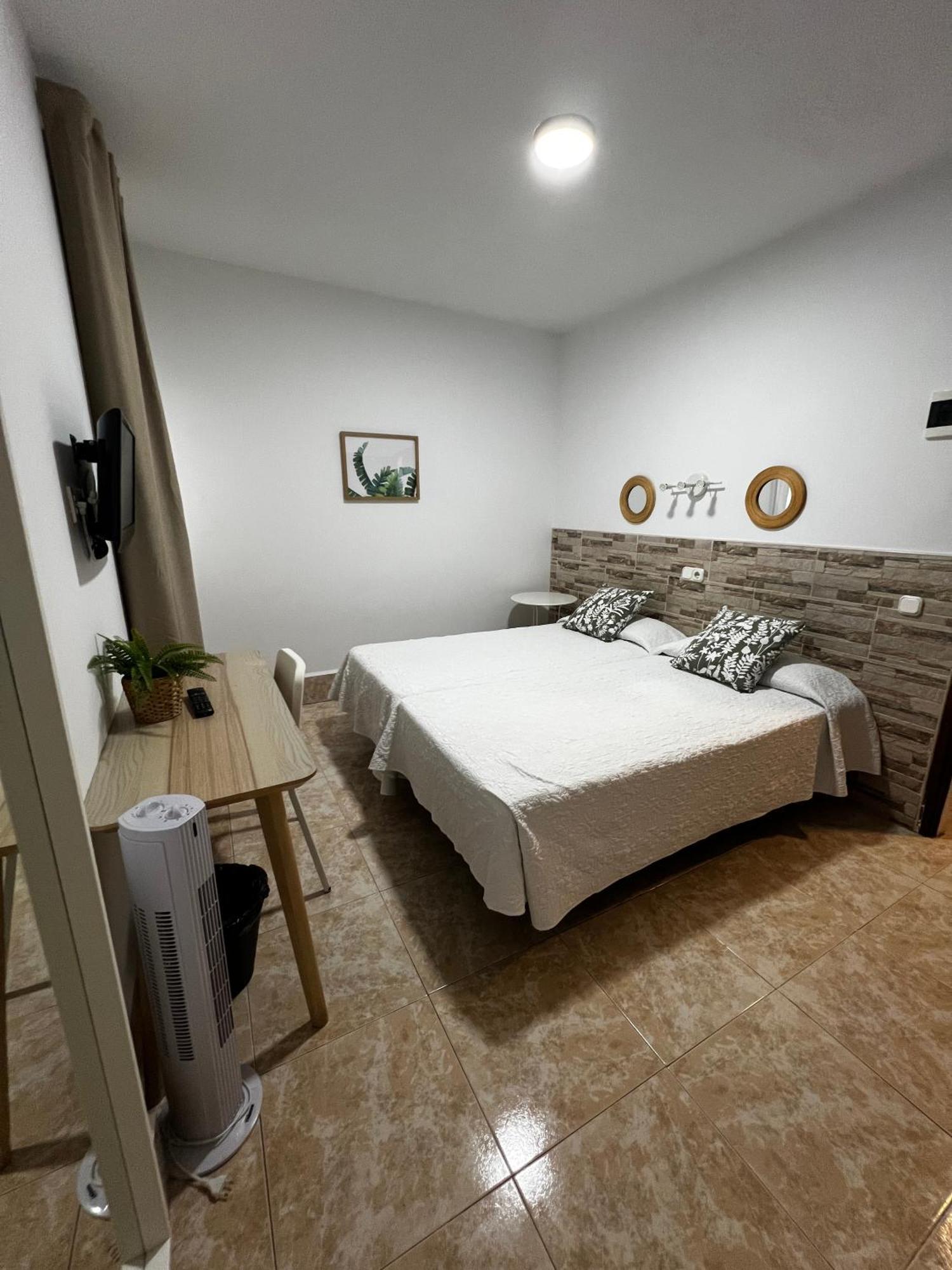 Hostal Residencia Cardona أرّاثيفي المظهر الخارجي الصورة
