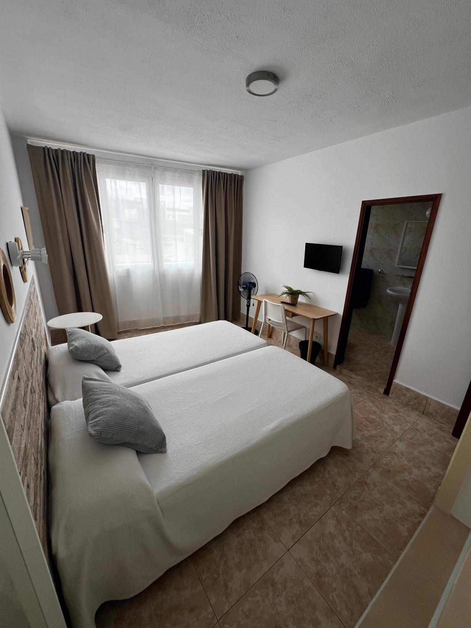 Hostal Residencia Cardona أرّاثيفي المظهر الخارجي الصورة